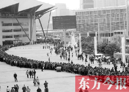 3月2日，在鄭州國際會展中心，河南省春季人才招聘會舉行，六萬五千名求職者扎堆求職