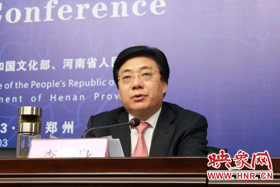 洛陽市市長李柳身發(fā)表熱情洋溢的旅游推介詞。