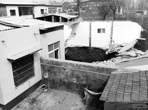 房屋塌陷現(xiàn)場 網(wǎng)絡(luò)截圖