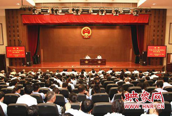 9月3日上午，河南省高級人民法院召開機關(guān)全體黨員干部大會