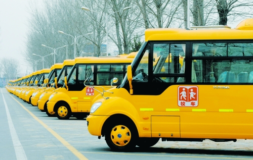 河南部分校車(chē)擬設(shè)“政府保障” 校車(chē)司機(jī)須滿(mǎn)足六條件