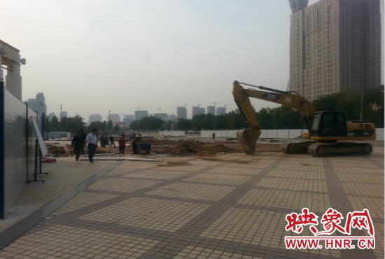 隴海路朝鳳路等三個(gè)站點(diǎn)已經(jīng)實(shí)施圍擋。