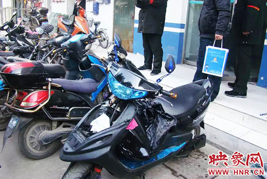 被撬的電動車。