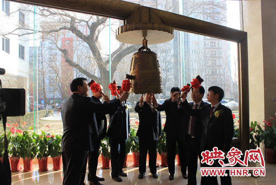 1月7日，在全國股份轉(zhuǎn)讓系統(tǒng)（即新三板），伴隨著開市寶鐘的敲響，山水園林股份有限公司正式登陸新三板。