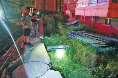 塌方、移位地點(diǎn)距離大樓主體近之又近