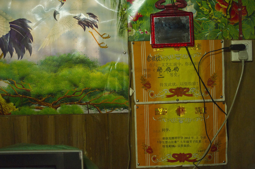 湖南一山村兒童每天需攀爬垂直天梯上學(xué)(圖) 湖南一山村兒童每天需攀爬垂直天梯上學(xué)(圖)