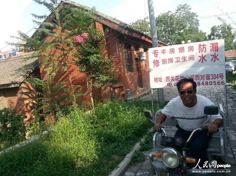 圖為縣委大院依然沒有配備專職保安，群眾可以隨意進入。圖片來源：人民網(wǎng)