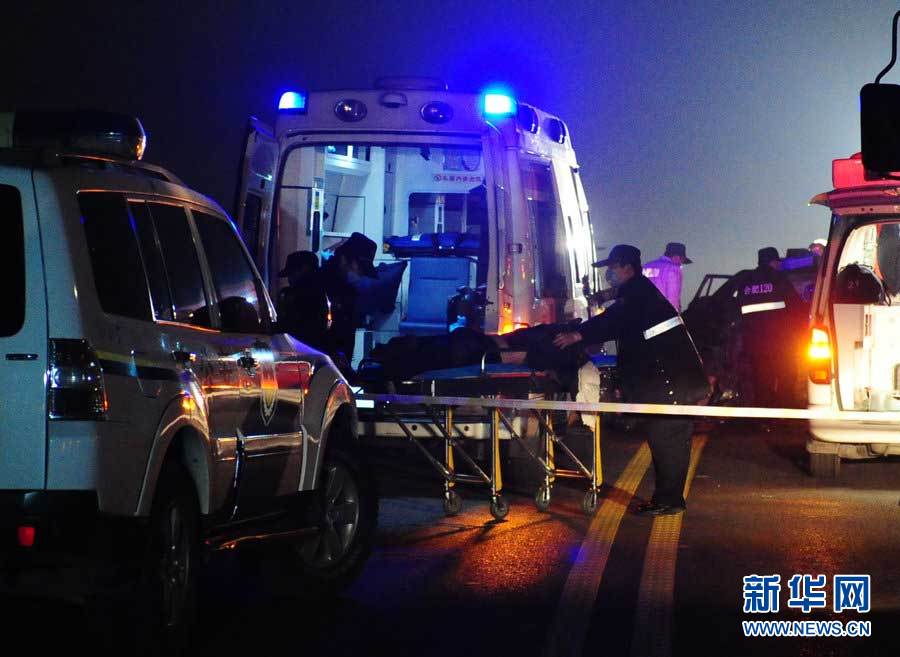 2013年1月9日，合肥，事故現(xiàn)場(chǎng)，兩輛受損車輛已經(jīng)全部變形