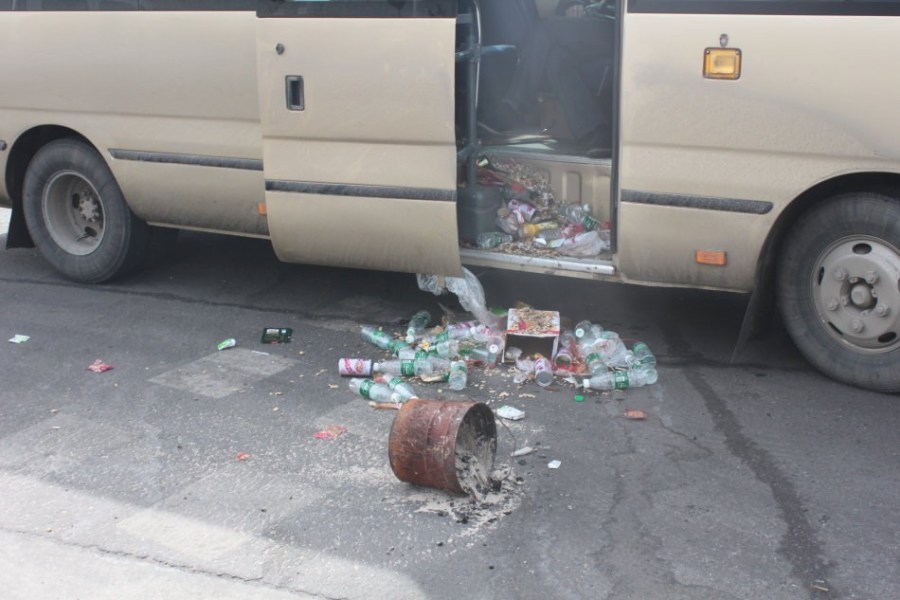 司機(jī)夜抵收費(fèi)站被攔 次日困死車(chē)內(nèi)