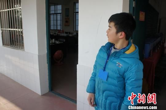 對于幾年如一日照顧他的同學(xué)余興泉，14歲的左臣心里充滿了感激。 李俊杰 攝