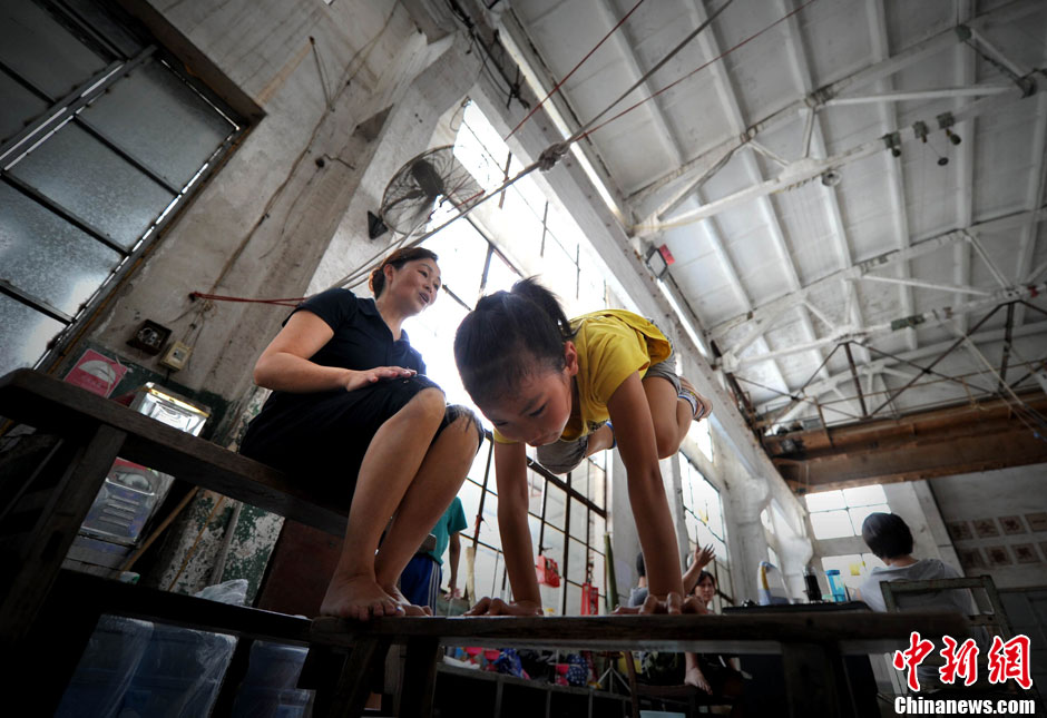 七歲女孩的雜技夢