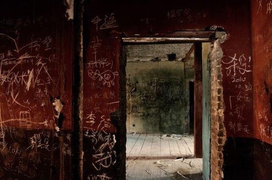 探秘！北京"鬼樓"內(nèi)部