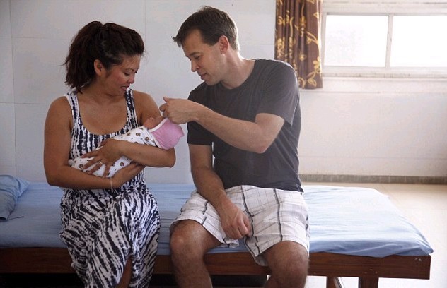 美國(guó)夫婦在印度的生子夢(mèng)