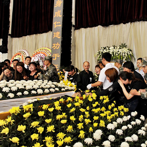 送別救災犧牲戰(zhàn)士