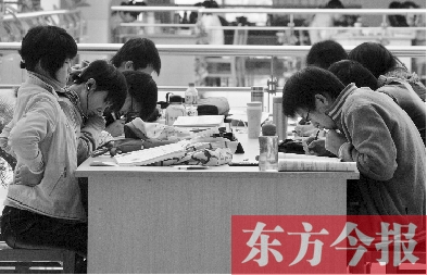 專(zhuān)家認(rèn)為，內(nèi)地高校對(duì)學(xué)生創(chuàng)造性、自主性的培養(yǎng)不及港校