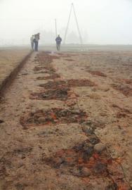 　　鋸齒狀的大型建筑基址。