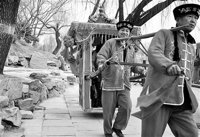 圓明園廟會(huì)初一迎客5萬人 "四世同堂"項(xiàng)目受歡迎