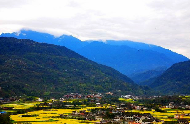 麻辣冬日二三五，芳菲三月看峨眉
