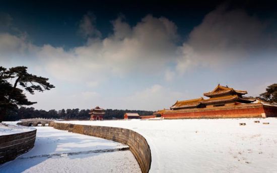 厚厚的積雪，萬籟俱寂