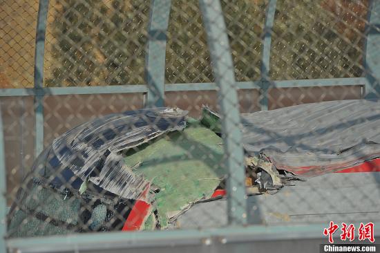 昆明地鐵脫軌事故直擊:擋風玻璃已完全破碎(圖) 昆明地鐵脫軌事故直擊:擋風玻璃已完全破碎(圖)