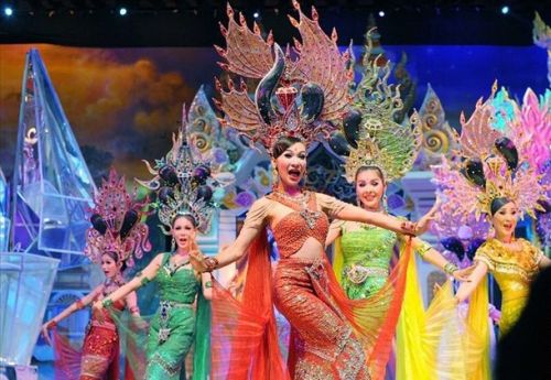 繽紛精彩假日 絢爛暑期旅游大不同 繽紛精彩假日 絢爛暑期旅游大不同