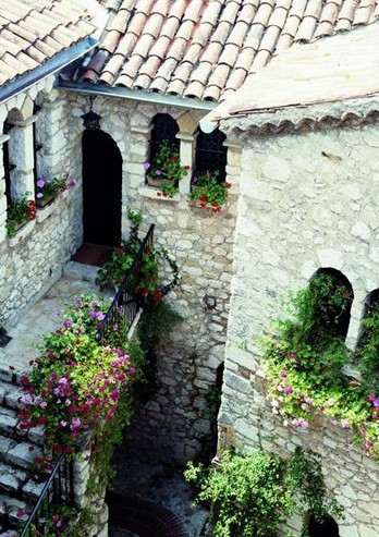 浪漫歐洲 可以躲起來(lái)的蜜月小鎮(zhèn)