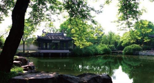 　　江南如珠璣般分布著許多私家園林。