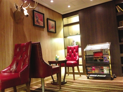 　　28平方米的豪華標(biāo)準(zhǔn)間設(shè)施齊全。