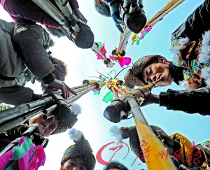 懷寶鎮(zhèn):打同年趕坡會(huì) 大山深處的派對(duì)