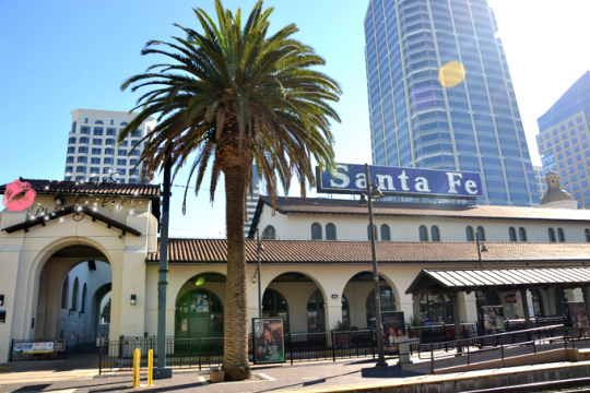 坐火車游美國(guó)