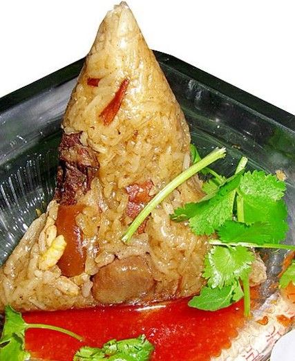 廈門的燒肉粽歷史悠久，具有香甜嫩滑，油潤不膩，精工細(xì)作等特點(diǎn)。