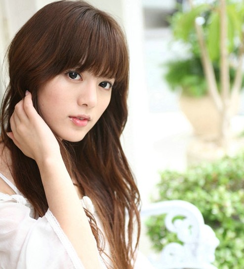 面對(duì)污染的環(huán)境我們?nèi)绾巫o(hù)理秀發(fā)