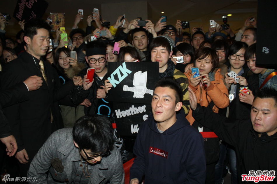 陳冠希助陣好友潮店開(kāi)張