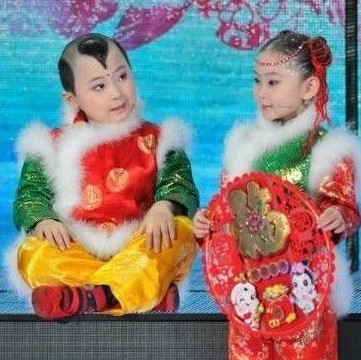 鄧鳴賀(左)在春晚上。