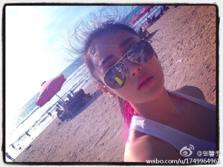 張馨予在印尼輕裝開工，但一想到要返回北京，即時打冷震