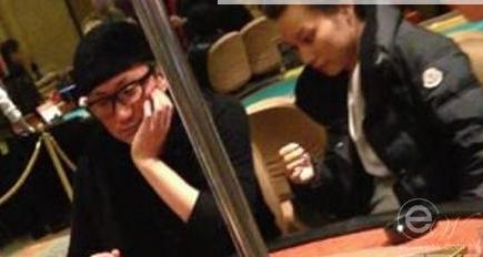 鄭中基與妻子在澳門賭場(chǎng)