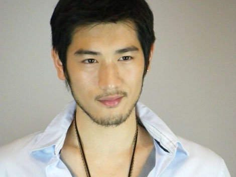 高以翔絡(luò)腮胡形象 高以翔絡(luò)腮胡形象