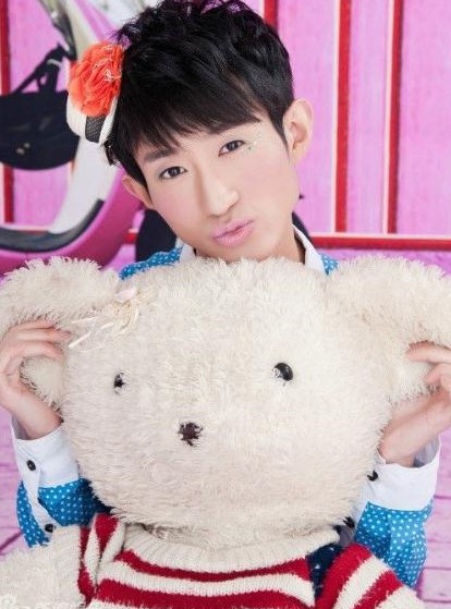 “粉紅哥”畢然寫真。