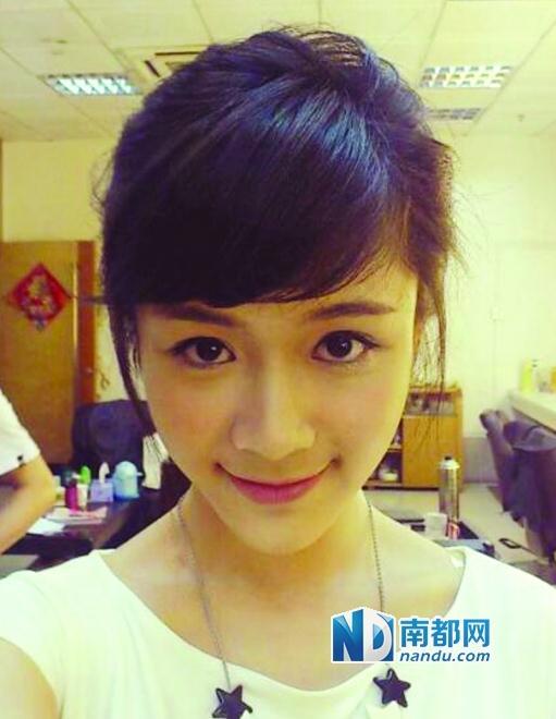 走紅網(wǎng)絡后私房照流出。