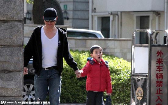 2015年4月馬景濤從舊宅開(kāi)車(chē)過(guò)來(lái)送小兒子上學(xué)