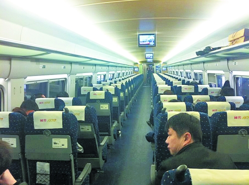 　春運頭兩天，部分高鐵上座率并不高。