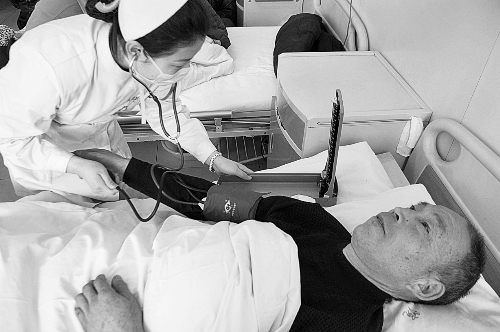 濟(jì)源市在河南率先全面推行“先診療后結(jié)算”服務(wù)模式 濟(jì)源市在河南率先全面推行“先診療后結(jié)算”服務(wù)模式