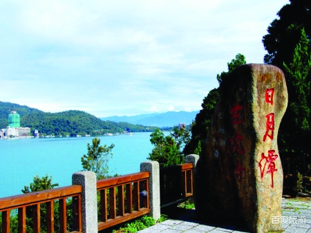 臺灣游專家3月29日、4月21日連續(xù)開行游臺灣送香港夕陽紅專列，組織近2000位爸媽走進(jìn)寶島臺灣，圓