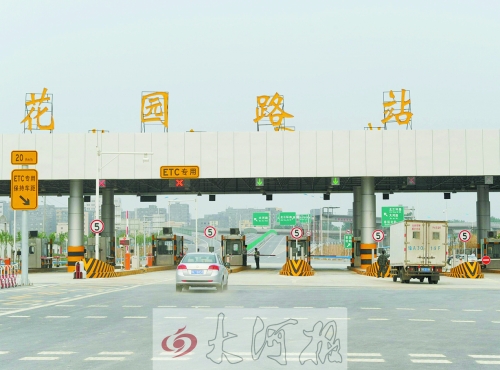 剛剛開(kāi)通的花園路站車(chē)流稀少 剛剛開(kāi)通的花園路站車(chē)流稀少