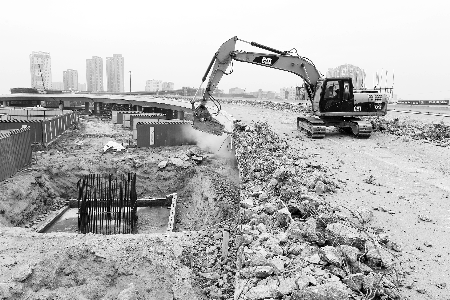 昨日，這座立交橋開(kāi)始正式拆除