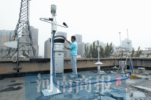 鄭州灰霾監(jiān)測站正在調(diào)試，預計9月將正式投入使用 記者 鄧萬里/攝