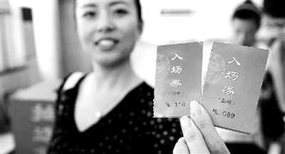 本報記者抽出的兩名消費(fèi)者代表。