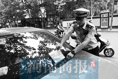 有了這張挪車卡，不會(huì)泄露隱私，別人又能方便地聯(lián)系上自己記者 邱曉峰/攝