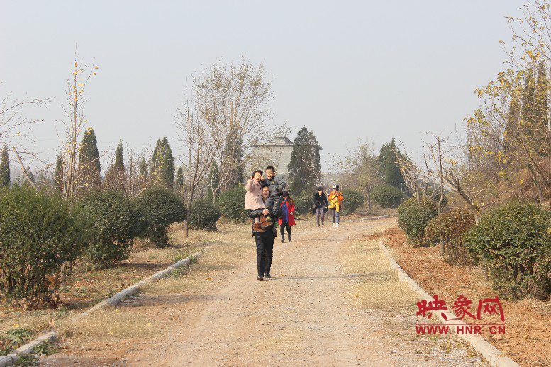 猜猜大家興高采烈的去哪？