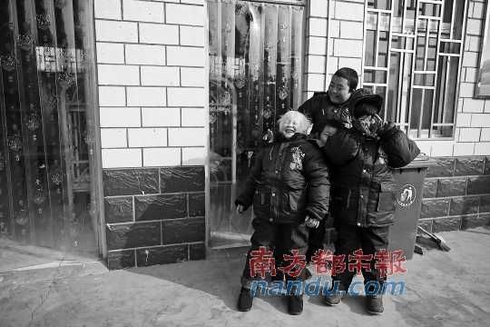 少不更事的孤兒被送往開(kāi)封市福利院。